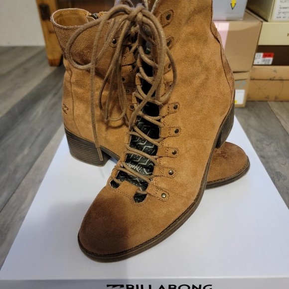 Billabong Shoes - Billabong Women's March to the Sea Boot-Chestnut/Brown. Size 9